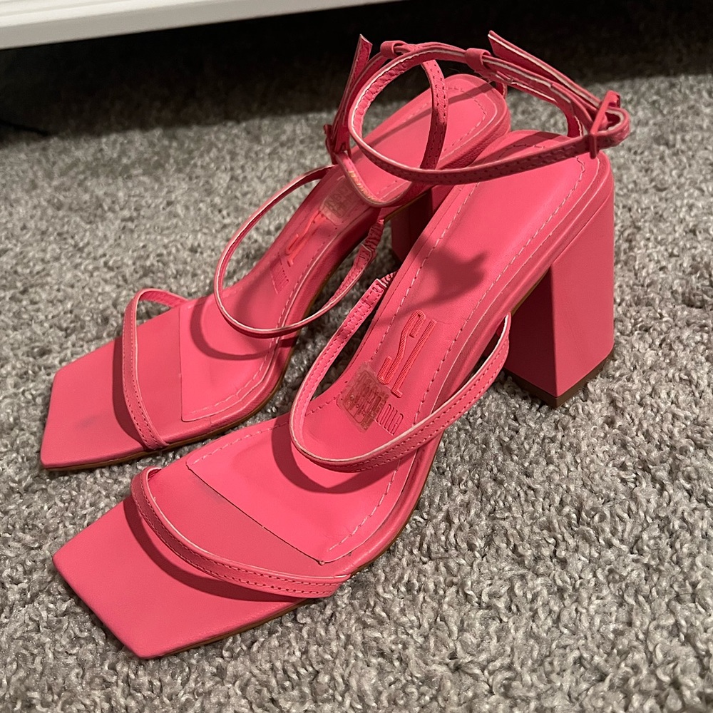 Pretty new Santa Lolla Heel